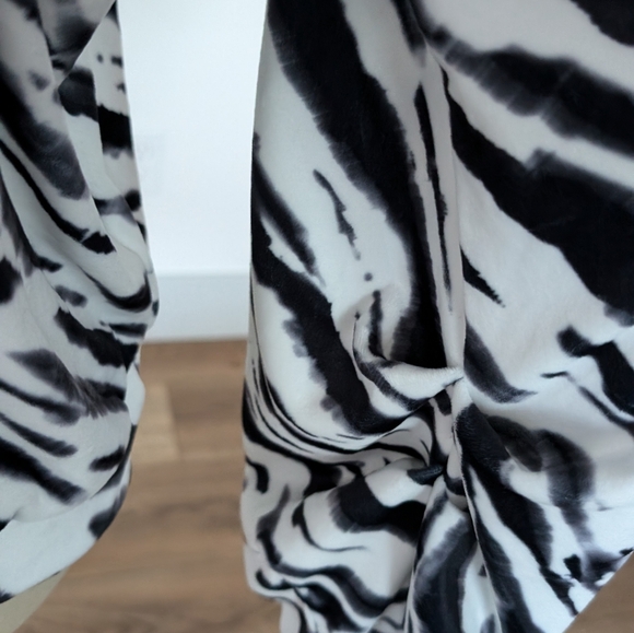 Women's top - Picture 9 of 11